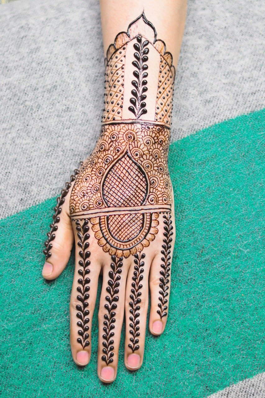Mehndi Artist